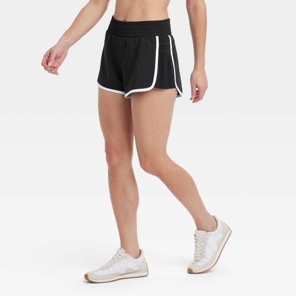 No Boundaries Pants - No Boundaries Large Women's Woven Mid-Rise Piped Dolphin Shorts 2.5"